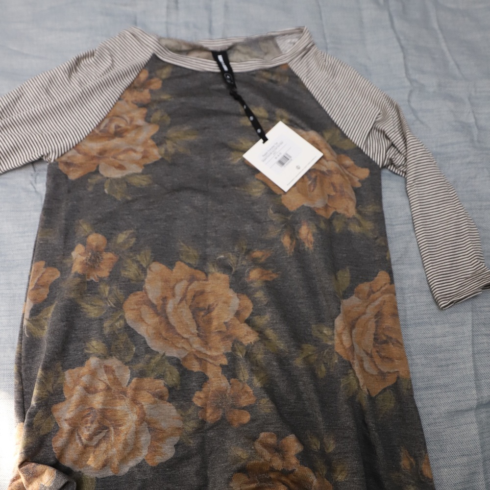 BNWT Agnes and Dora Raglan Everyday Tee